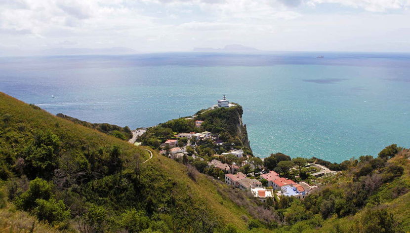 O farol e o Golfo di Pozzuoli