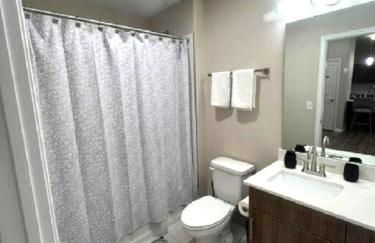 Fall Deals!! Modern 1 BR and Sleeper Sofa in Heart of Midtown Kansas City! - Foto 8
