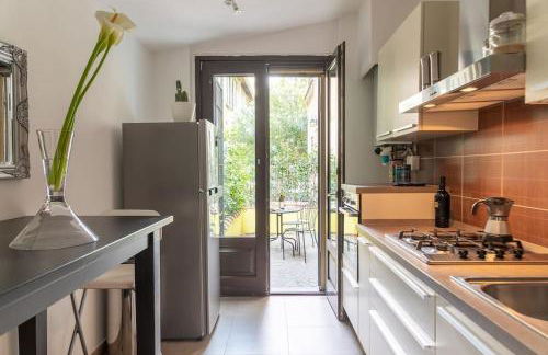 Life is Beautiful Design LOFT Navigli Romolo, SmartTV, WiFi, AC and street parking - Foto 14