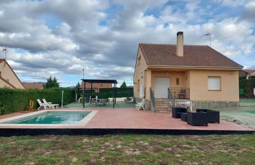 Disfrutar y relajarse en el Robledal - Foto 2