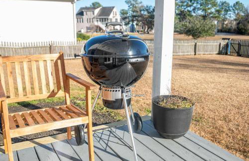 Coastal Retreat & Water Views - Minutes to CHS - Foto 42