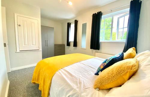 Oakley Vale House and Garden! Free Private Parking, TV, Fully Equipped - Photo 9