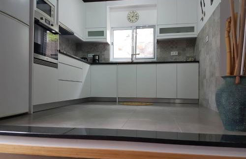 Join our relaxed house near the beach - Mosteiros - Foto 2