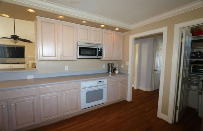 Coastal Escape w Pool Pool Table Walk to Beach - Foto 30