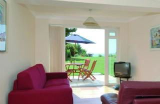 Sea-view Apts Ferry Savings - Photo 4