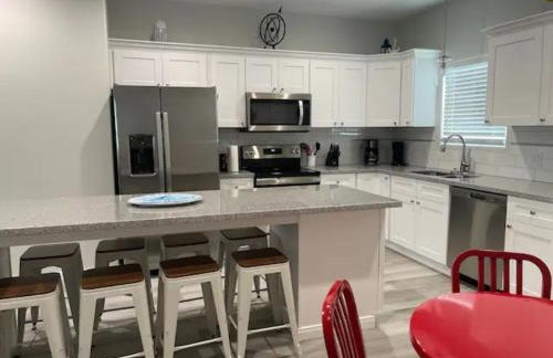 Beautiful house, Sleeps 14! Pet&kid friendly! - Foto 1