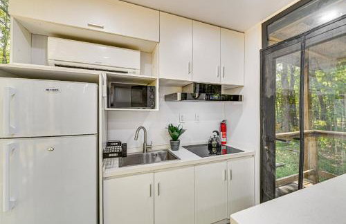 Waterfront Durham Getaway with Deck and Trails! - Foto 10