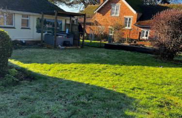 Big Group Bungalow, Sleeps 9, Perfect for Families - Photo 23