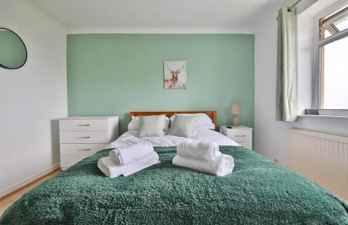 4 Modern Contractor Stay Bed with TV in Every Room and Parking in Swansea - Foto 9
