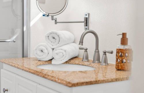 Casa Coral Vista | Heated Pool, Spa, Mins to Beach - Foto 65