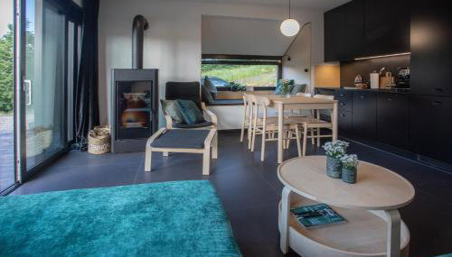 Czarny domek w górach - Foto 5