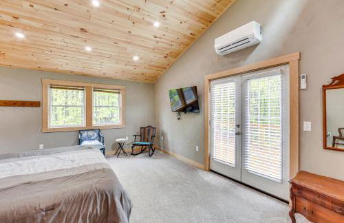 10 Mi to Mtn Resort Normalville Cabin with Balcony! - Foto 26