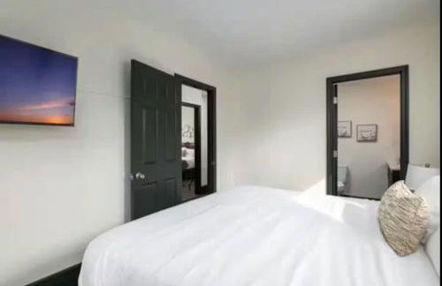 3BR Downtown-Old Salem Oasis - Foto 15