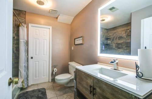 Private and Spacious Lakefront Home in Memphis! - Foto 26