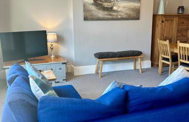 Central and Convenient with Private Parking - Photo 8