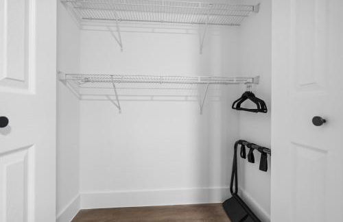 8 Minutes to UNC - Outdoor Deck - Washer and Dryer - Foto 19