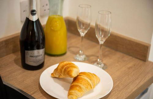 Peaceful Getaway - Free Parking, Short Drive to Stamford - Foto 17