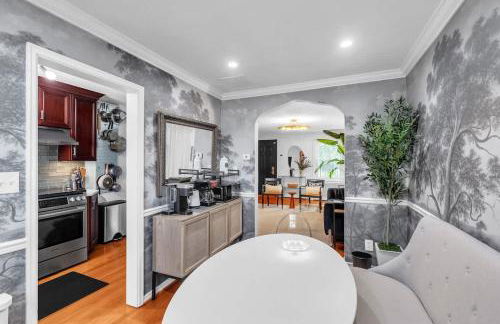 Sojourn Old Town Perfection with Fire Pit and Parking - Foto 6