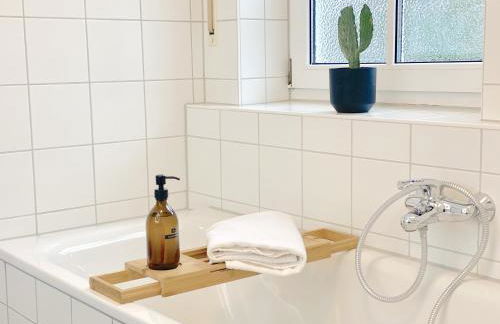 Snug Stays 1 I 3-Zimmer Design Apartment am See mit Garten I Home Office I Highspeed Wifi - Foto 19