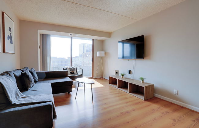 Modern 2BR Stay Near DC Arlington VA - Photo 16