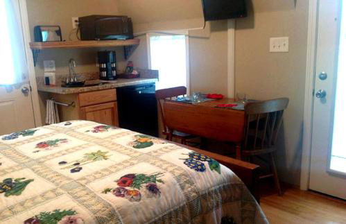 Simple and Cozy Cabin Rental on Private Ranch Retreat near Austin, Texas - Foto 3