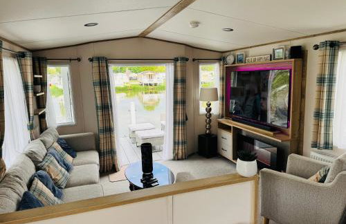 Exquisite Lake lodge in Hoburne Holiday Resort - Valentino Rose Lodge - Foto 79