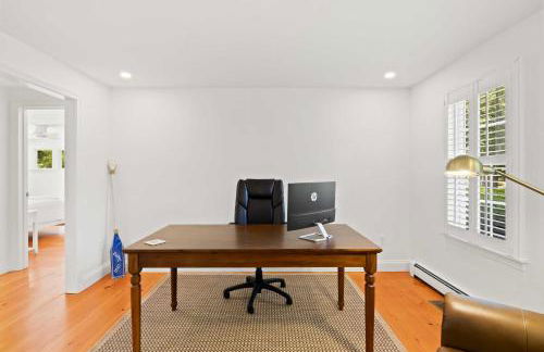 3 Bicycles Provided! Cape Cod Cottage with Deck - Foto 19