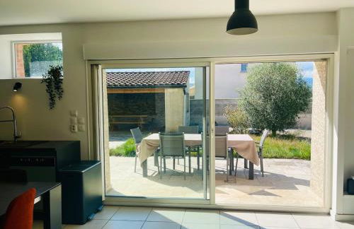 "Les Pâturages" Chanas - Maison Entière proche A7, 2 Chambres, 4 Personnes, Jardin Privé, Piscine & BBQ - Foto 9