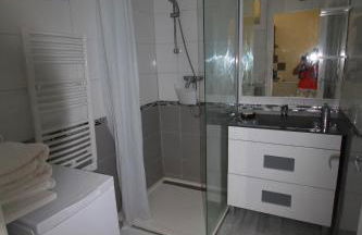 T2 entièrement équipé, proche toutes commodités - Foto 8