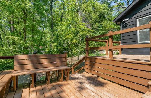 Black Cabin Getaway in Woods I Valpo - Foto 5