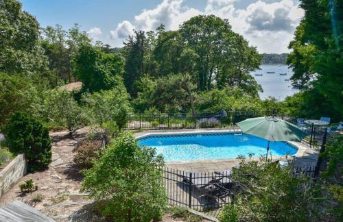 Stunning Home with In-Ground Pool - Photo 42