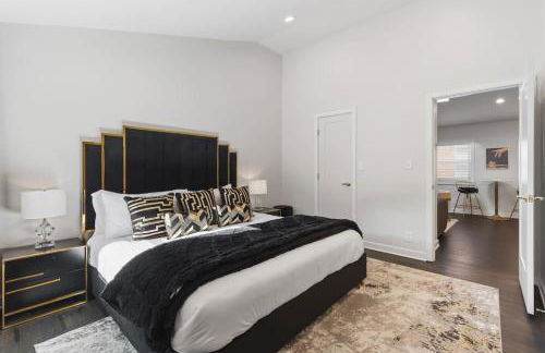 Vibrant Neon Condo Near Restaurants, Coffee and Bars - Foto 18