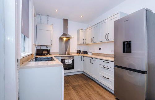 4 Bedroom House in Walkden with Free Parking, by Short Term Digs Short Lets & Serviced Accommodation - Foto 20