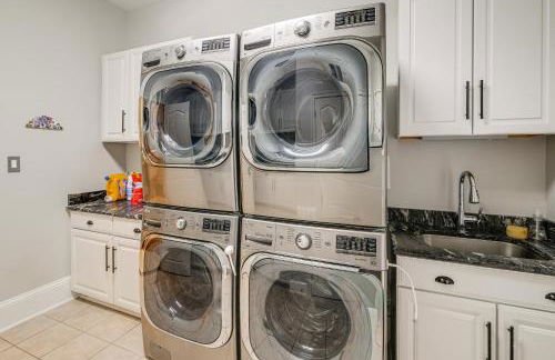 Game Rooms and Gym! Luxe Great Falls Estate - Foto 37