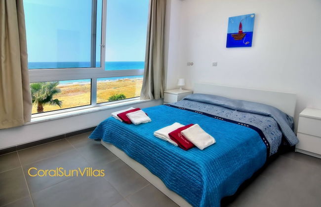 Blue - Beach Front Spectacular Villa Sleeps 10 - Foto 5