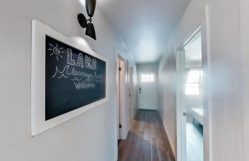 Contemporary, Dog-Friendly Townhouse with Balcony, Pool & Day Docks - Foto 13