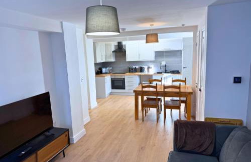 New 3 Bedroom Apartment Next to Station - Foto 22