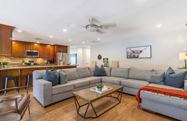 Sereno Ranch by Avantstay Sleeps 16! Outdoor Bar/kitchen, Pool, Fire Pit & Hot Tub! - Foto 45