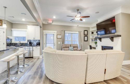 Gather, Play and Unwind! Modern Locust Grove Home - Foto 8