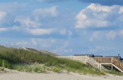 Spacious Beach House Steps to Sand - Foto 48