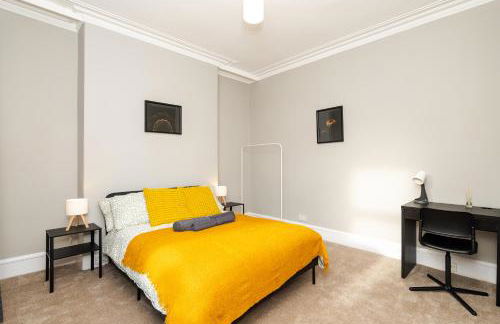 2 Bedroom Flat - Free Parking - by Holiday Homes - Foto 12