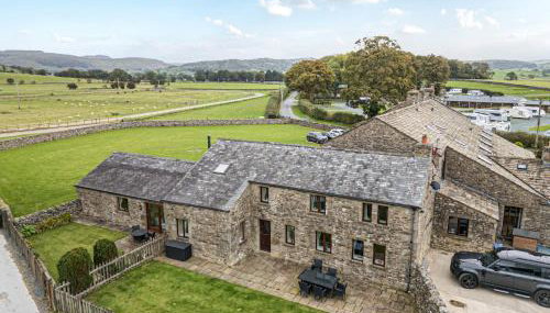 Orcaber Farm Barn - Photo 2