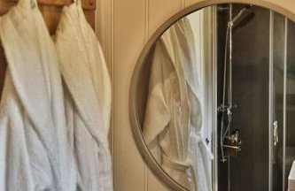 FLORA Luxury Retreat, Private Garden, Views & Hot Tub - Photo 11