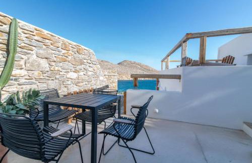 PANORMOS ART Beachfront Suites - Photo 45