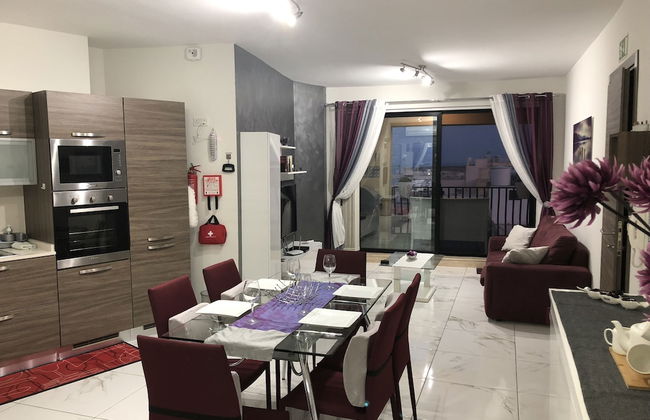 Sea View 2 Bed Apartment Close to Beach - Photo 58