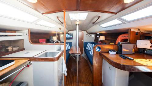 Sleep aboard a beautiful sailboat in Lisbon - Marina Parque das Nações - Foto 4