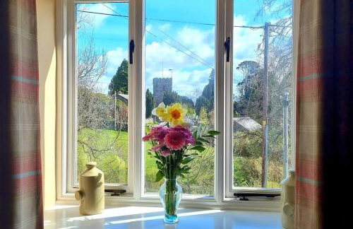 Horse & Farrier Pub - Photo 3