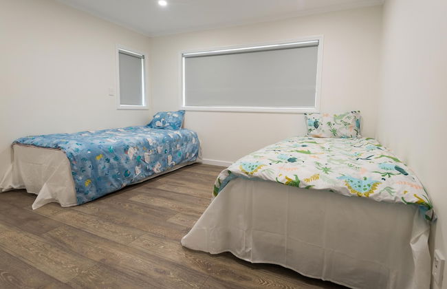 Brand New 5BR home with view of the sea - Photo 10