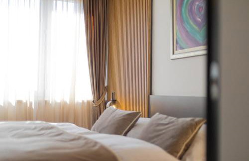 V Luxury Apartment - Photo 35