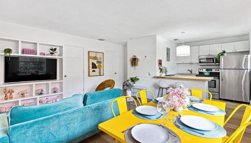 Stylish 2 BR Condo - Free Parking on Premises - Foto 3